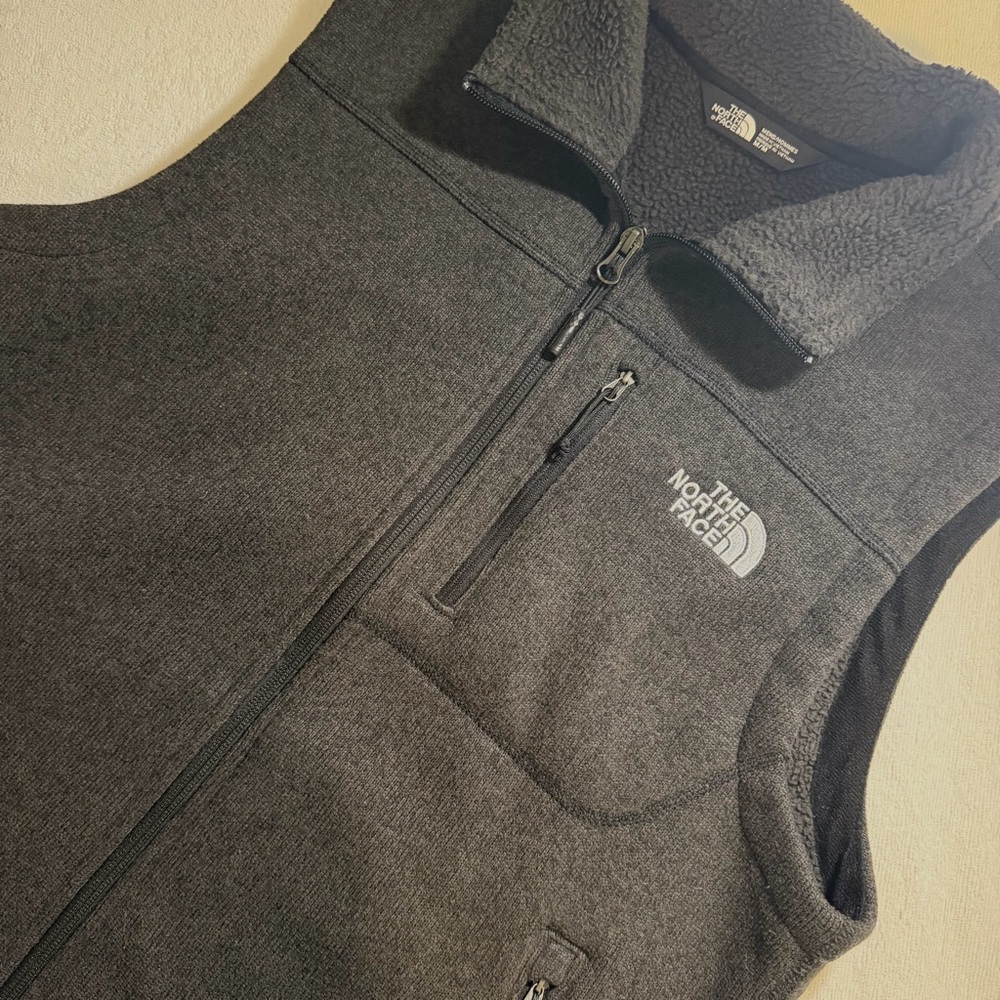 The North Face Men’s Full Zip Fleece Vest Medium Dark Gray Outdoor Preppy Cozy